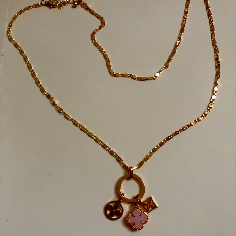 Costume jewelry necklace